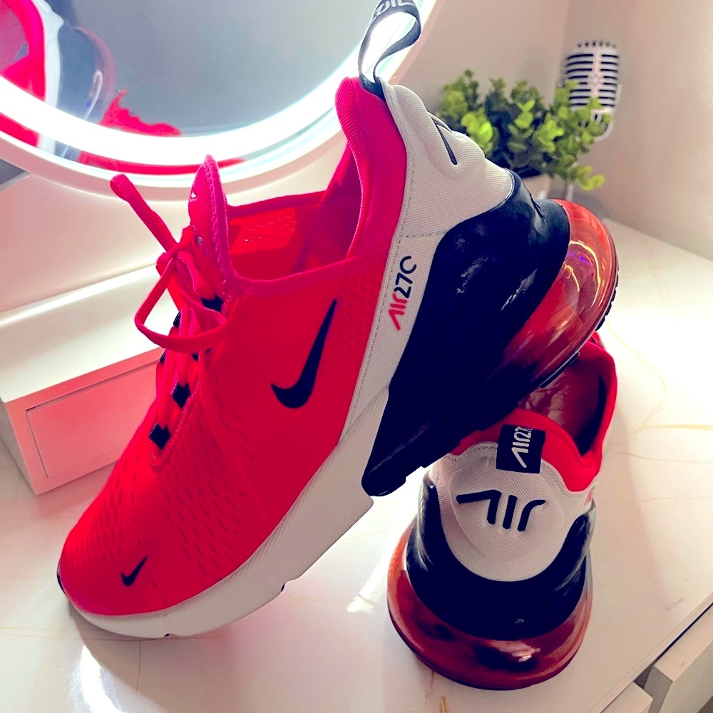 NIKE AIR MAX 270